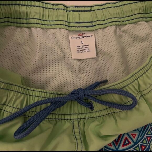 Vineyard Vines Mens Swimwear with Tiki Sea Turtle Design Size Large - Picture 3 of 8